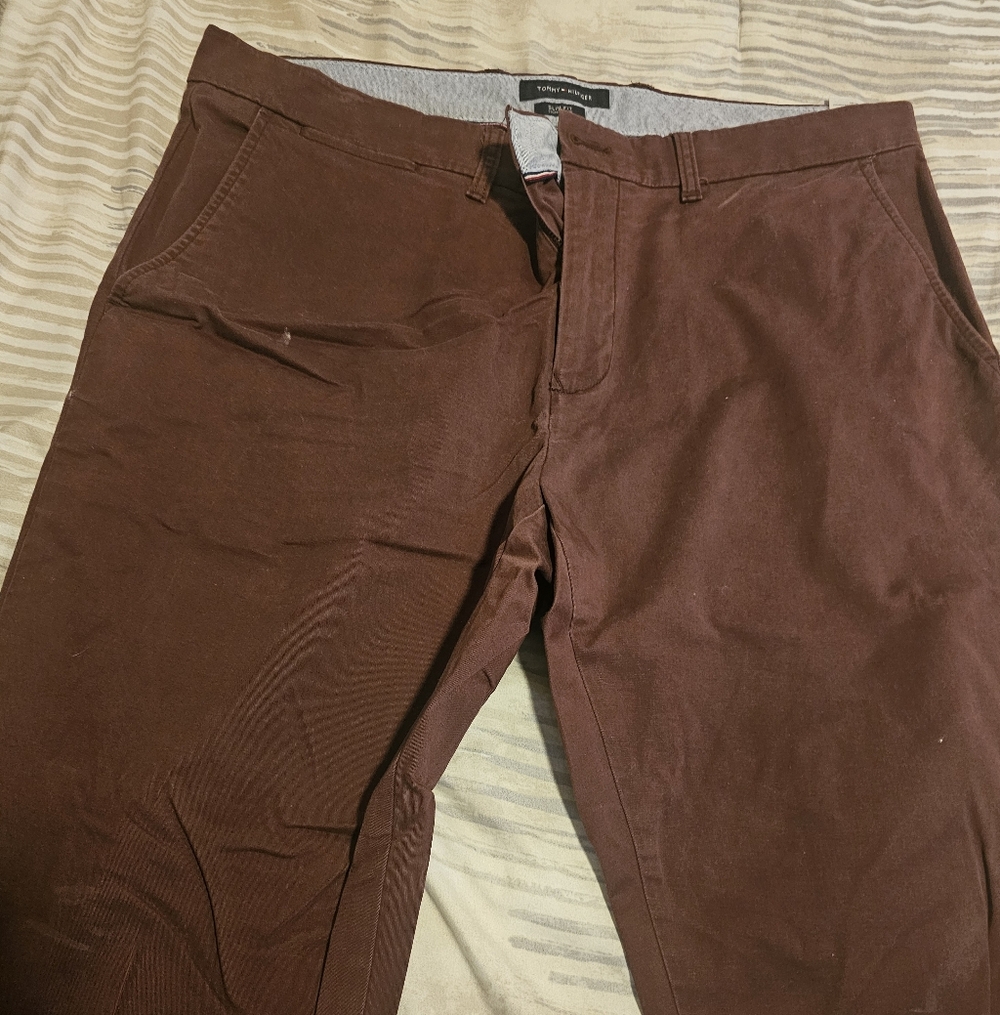Tommy Hilfiger Men's Burgandy Chinos